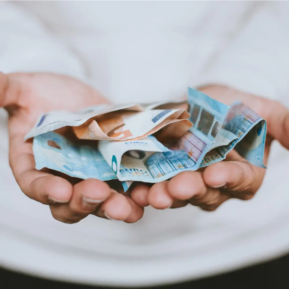 Spendenbetrug: So erkennen Sie schnell unseriöse Organisationen und schützen sich vor Betrug